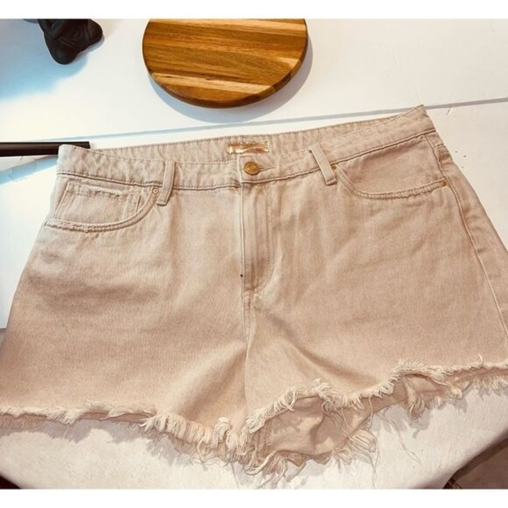 Kut from the Kloth Womans Beige Frayed Jean Shorts